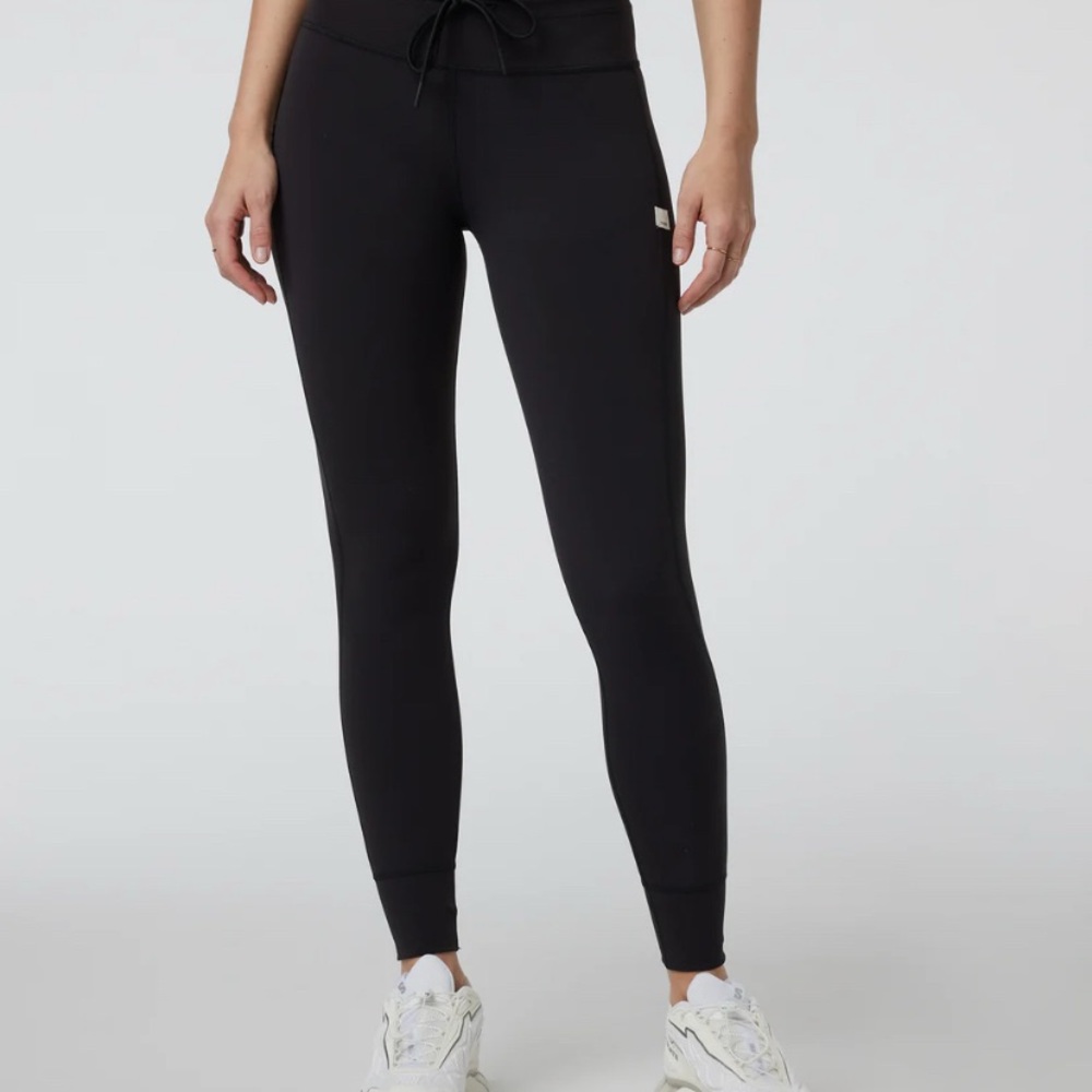 Vuori Black High-Waisted Daily Leggings